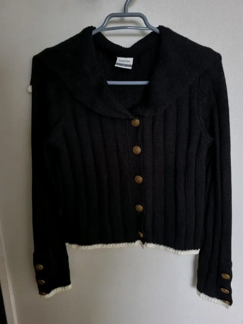 Cardigan negro de punto con botones dorados Sybilla - 1