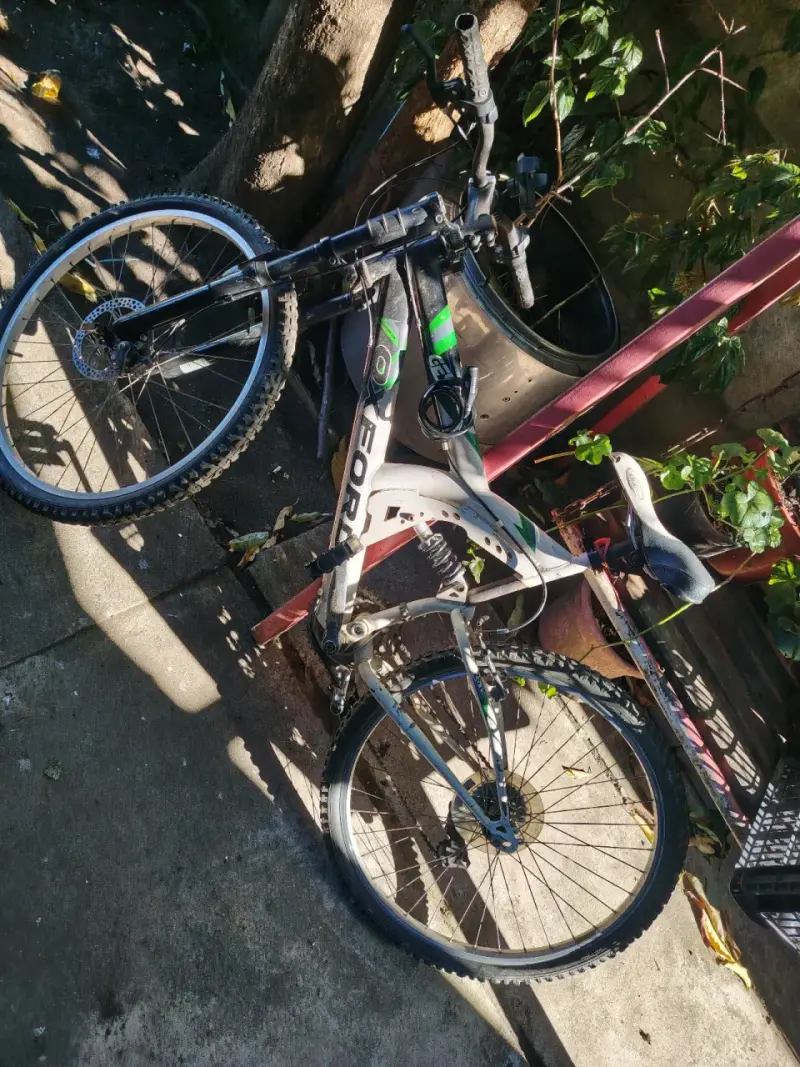 Bicicleta de montaña AFX con suspensión