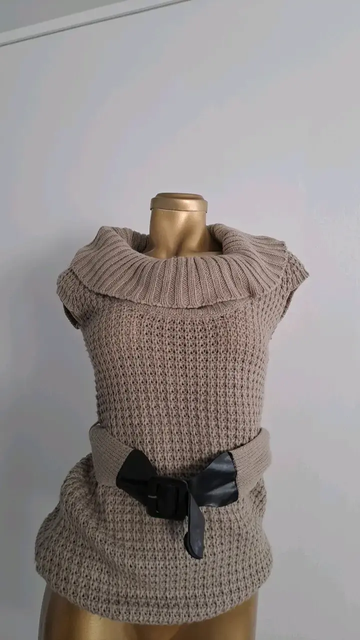 Suéter de punto beige con cinturón - 1