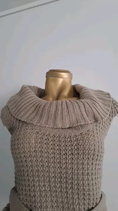 Suéter de punto beige con cinturón - miniatura 2