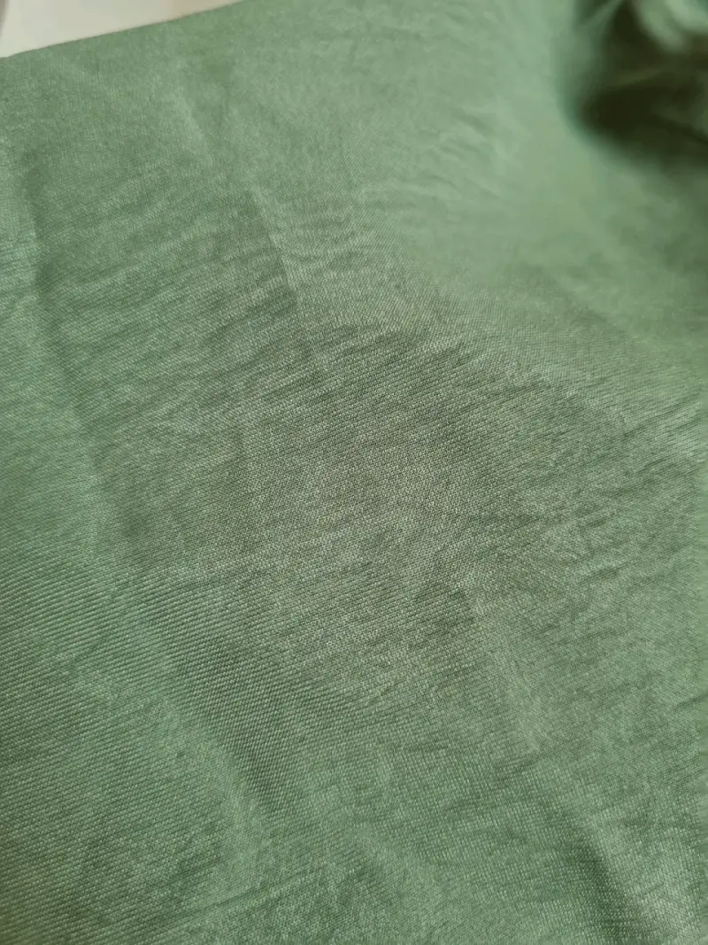 Blusa verde oliva Shein con mangas abullonadas - 4