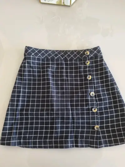 Falda a cuadros H&M con botones laterales - miniatura 1
