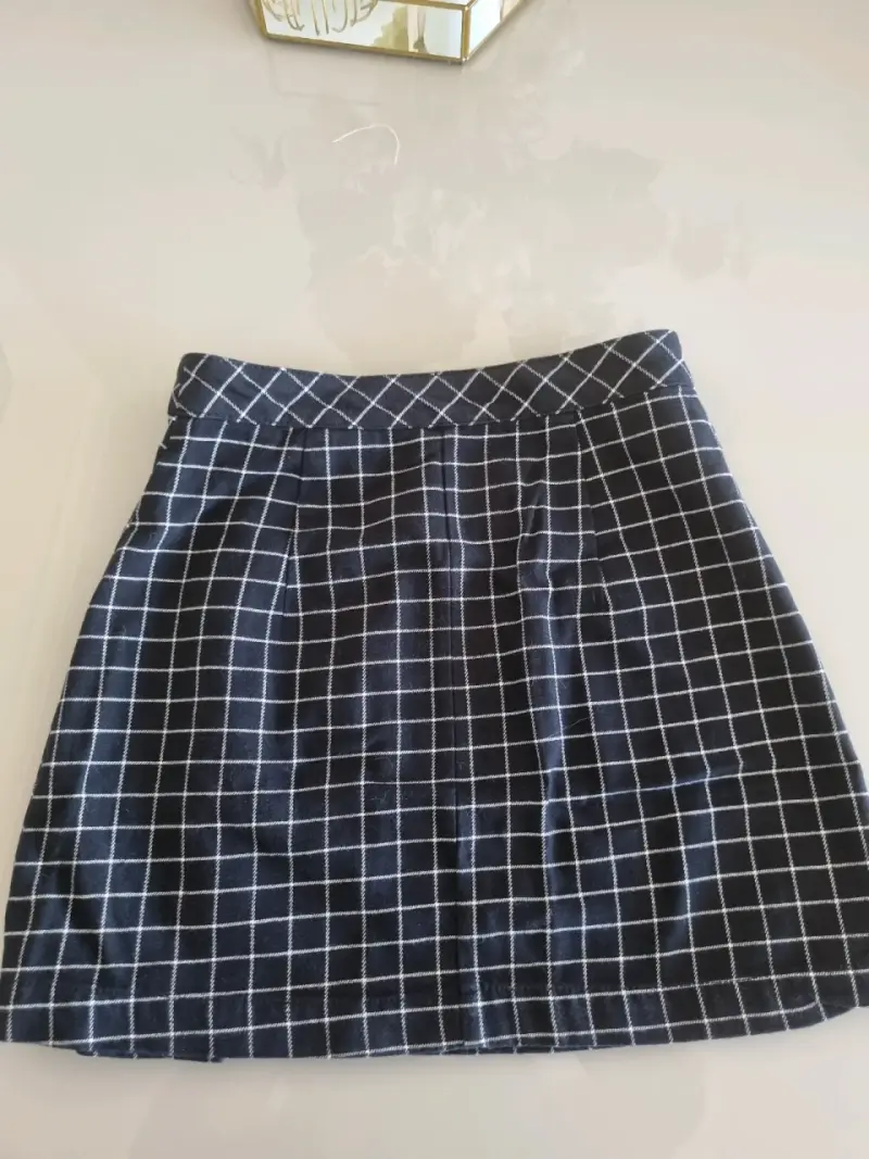 Falda a cuadros H&M con botones laterales - 2