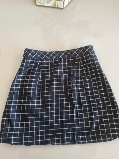 Falda a cuadros H&M con botones laterales - miniatura 2