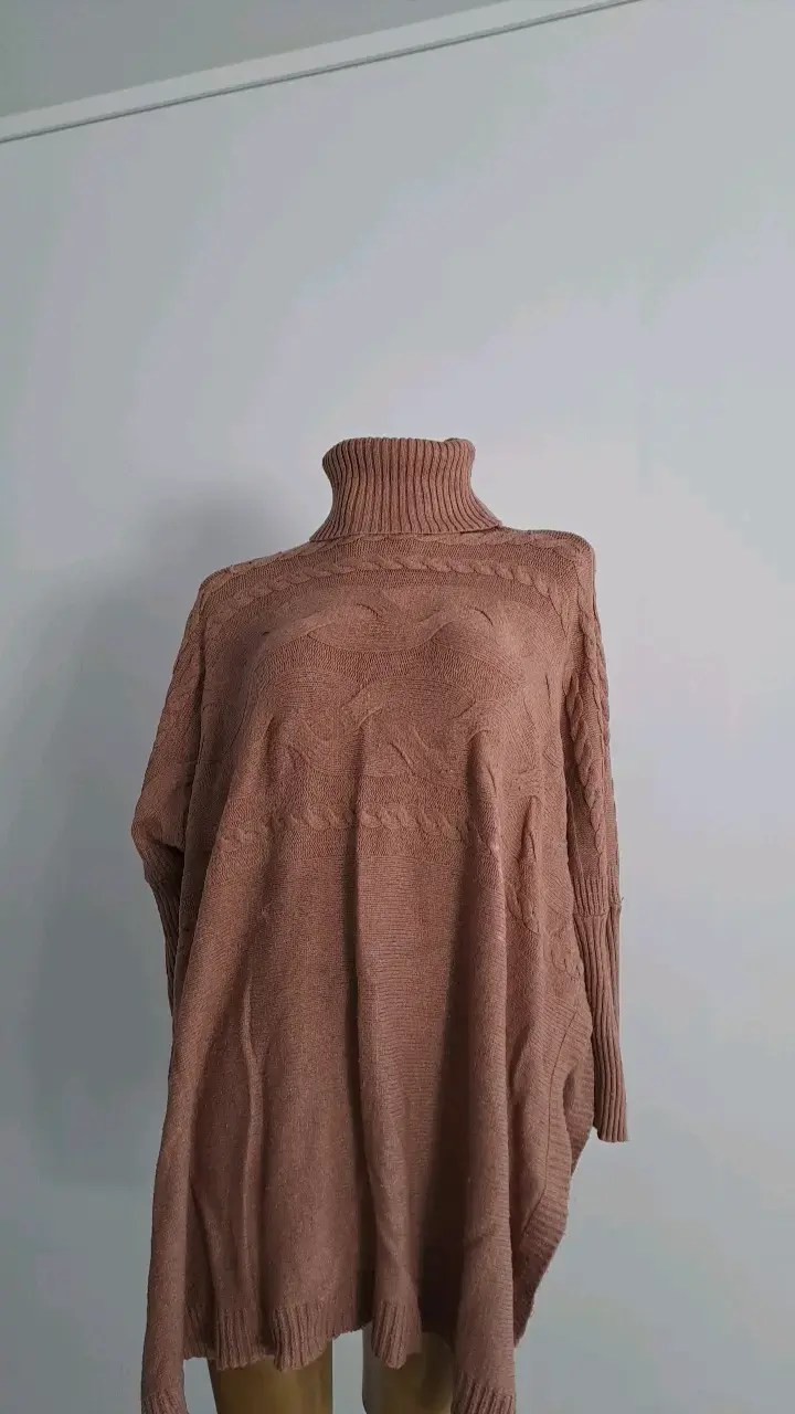 Sueter de punto marrón con cuello alto - 1