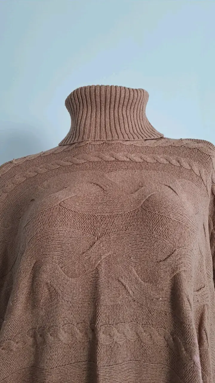 Sueter de punto marrón con cuello alto - 2