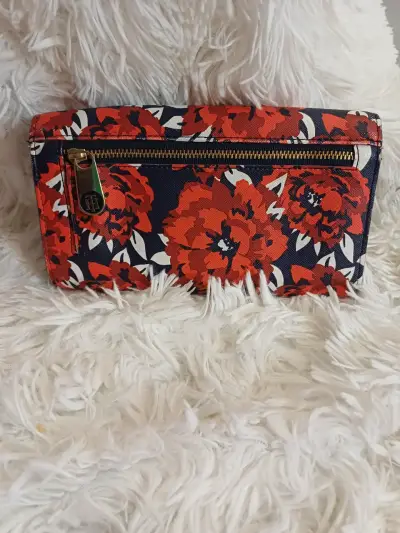 Cartera de mano floral con diseño elegante - miniatura 2