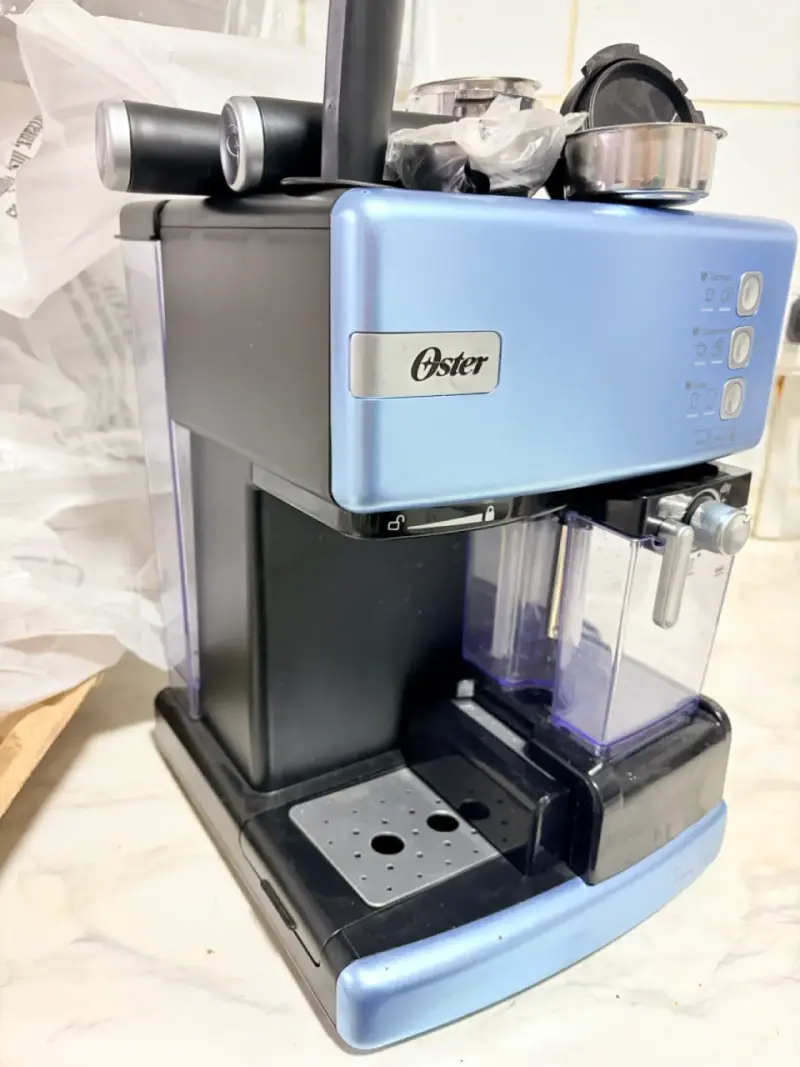 Cafetera Espresso Automática Oster PrimaLatte - 2