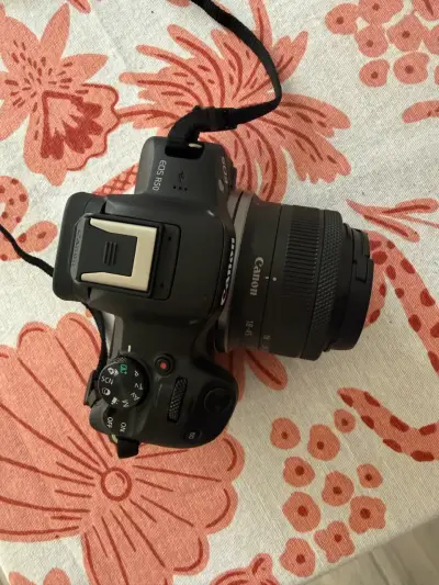 Cámara Canon EOS R50 - COMO NUEVA - miniatura 2
