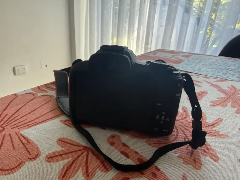 Cámara Canon EOS R50 - COMO NUEVA - 3