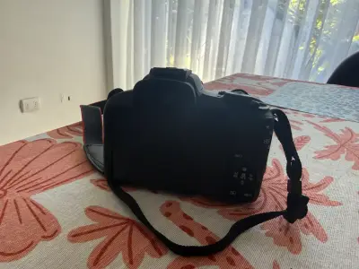 Cámara Canon EOS R50 - COMO NUEVA - miniatura 3