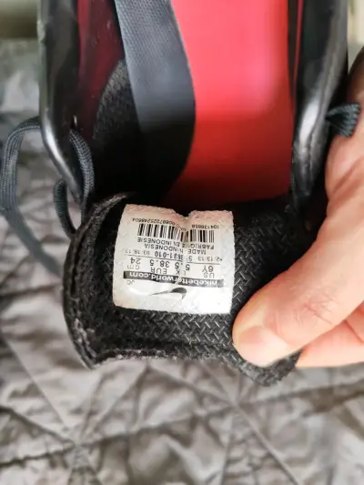 Botines de fútbol Nike negros con logo blanco - miniatura 3