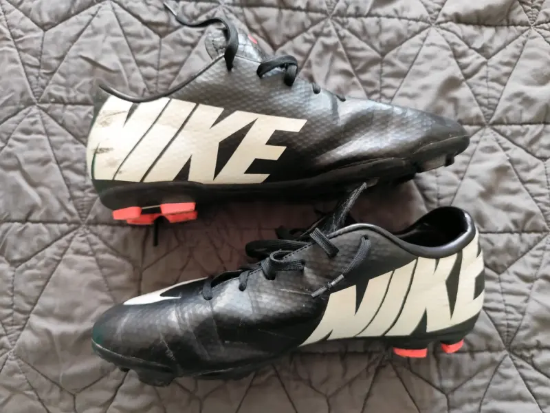 Botines de fútbol Nike negros con logo blanco - 4