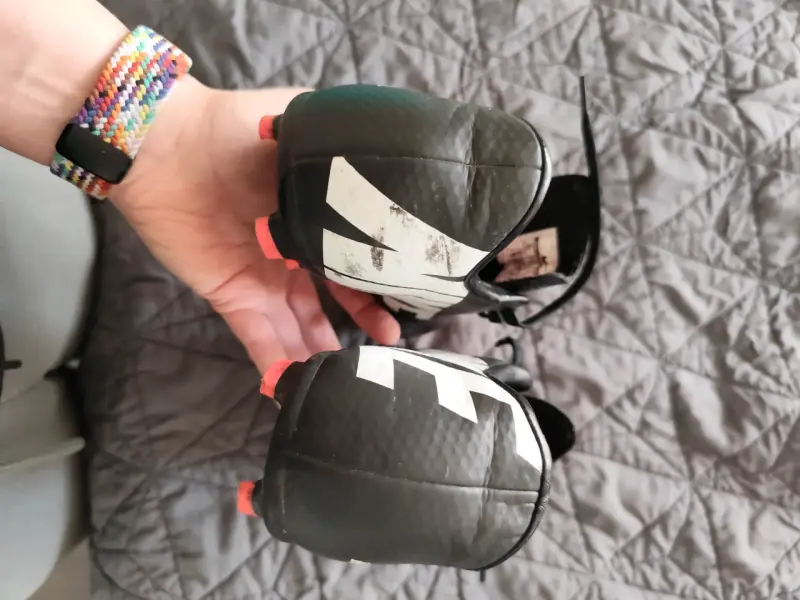 Botines de fútbol Nike negros con logo blanco - 5