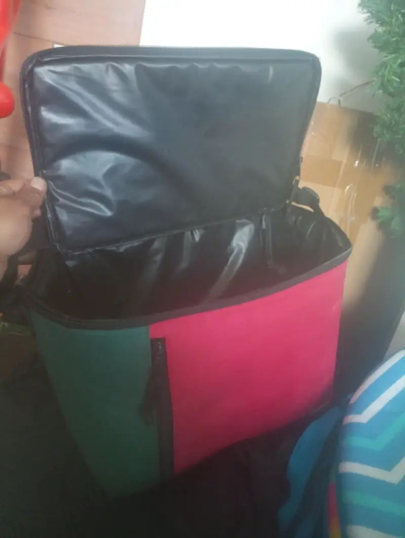 Bolso térmico multicolor con correa ajustable - 1