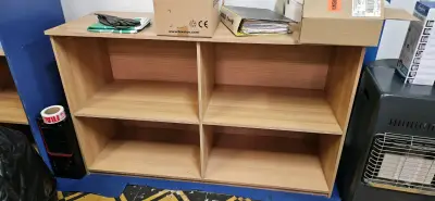 Estantería de madera para oficina con 8 compartimentos - miniatura 1