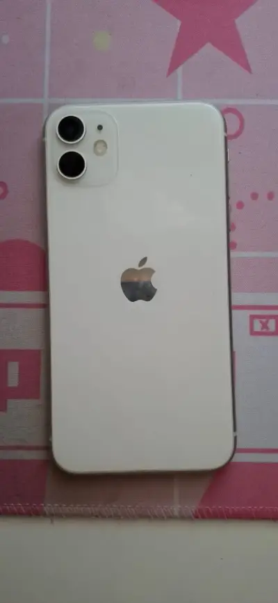 iPhone 11 blanco de 64gb en buen estado - miniatura 3