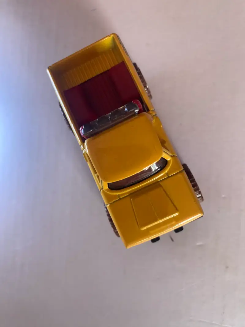 Set de autos de juguete metálicos variados - 2