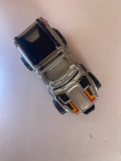 Set de autos de juguete metálicos variados - miniatura 3