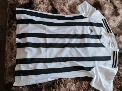 Camiseta deportiva Adidas blanca y negra - miniatura 1