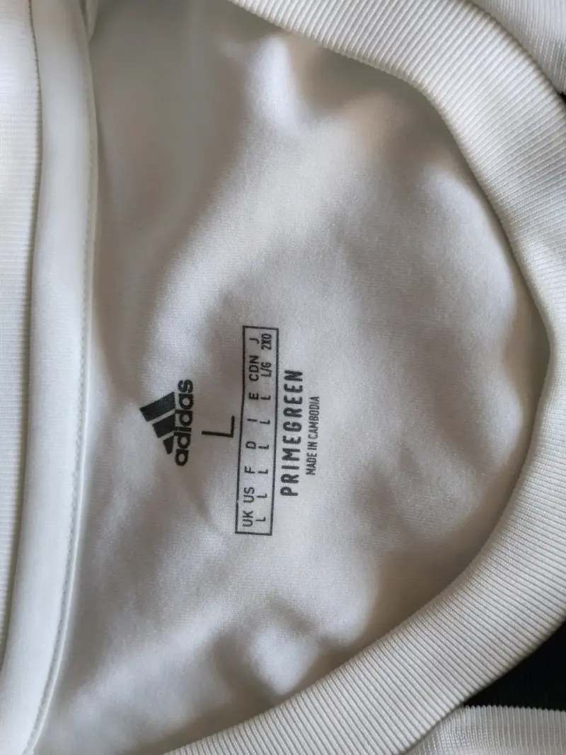 Camiseta deportiva Adidas blanca y negra - 3