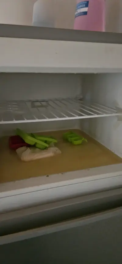 Refrigerador Midea A+ con Congelador Superior - miniatura 2