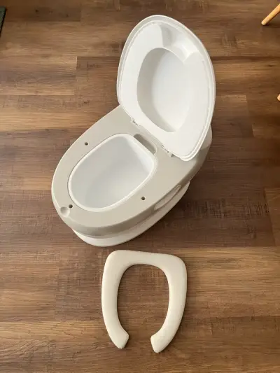 Bacinica infantil con asiento removible - miniatura 3