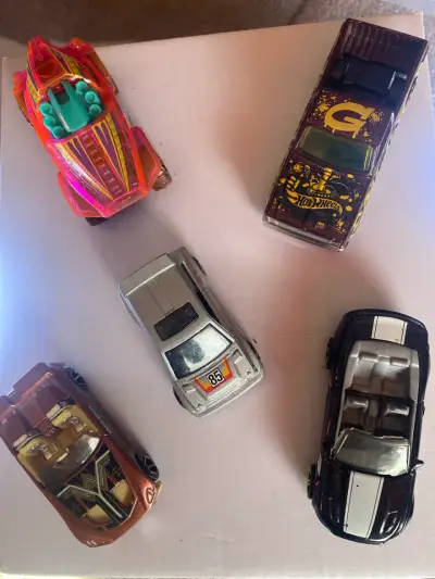 Set de autos de juguete Hot Wheels variados - miniatura 1