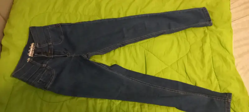 Jeans ajustados azul oscuro para mujer