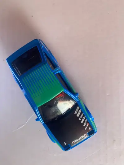 Set de autos de juguete variados - miniatura 5