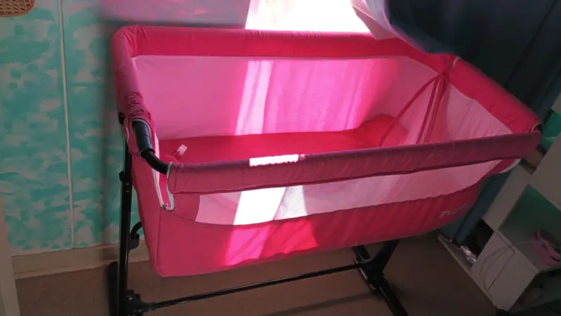 Cuna colecho rosa con malla protectora - 2