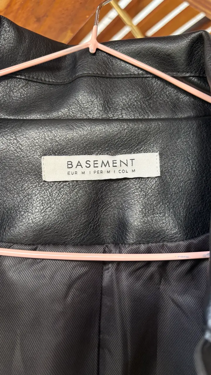 Chaqueta de ecocuero negra / M / Basement - 2