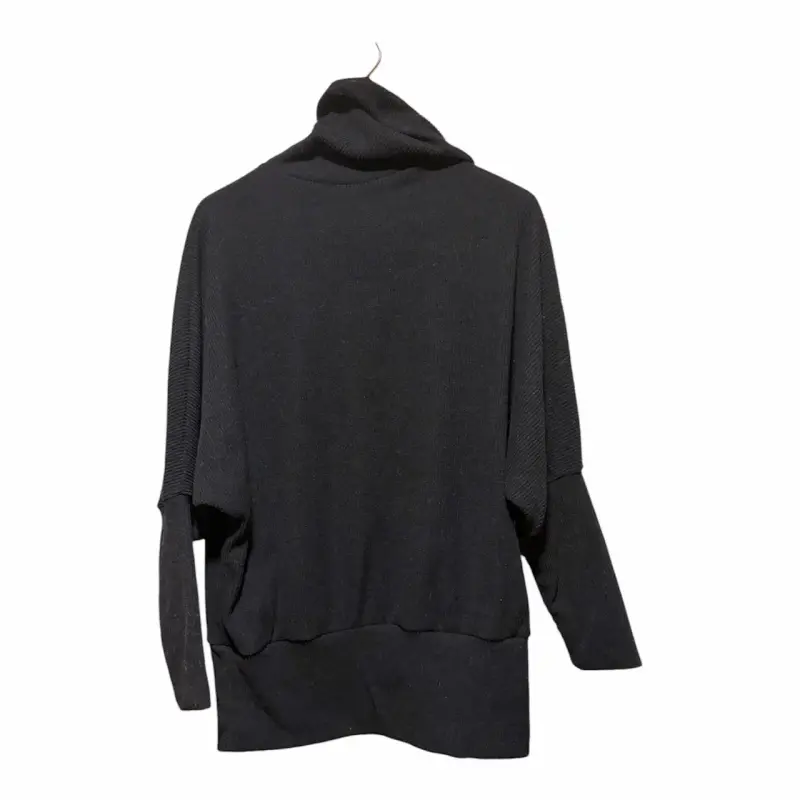 Poncho negro con capucha para mujer - 2