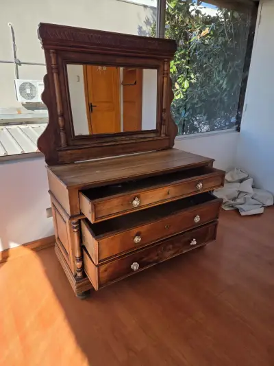 Cómoda de Madera con Espejo Antiguo - miniatura 1