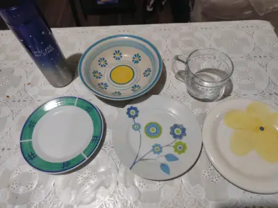 Set de vajilla variada con termo y biberón - miniatura 1