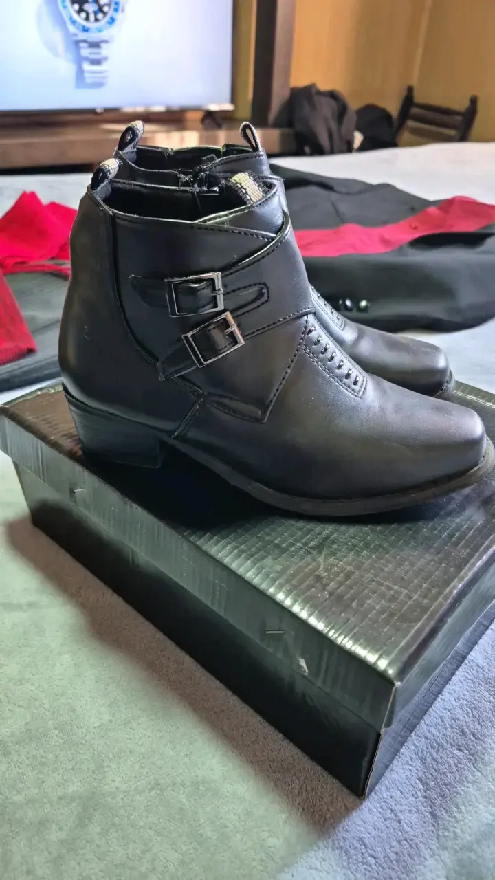 Conjunto de ropa tradicional chilena con botas - 3