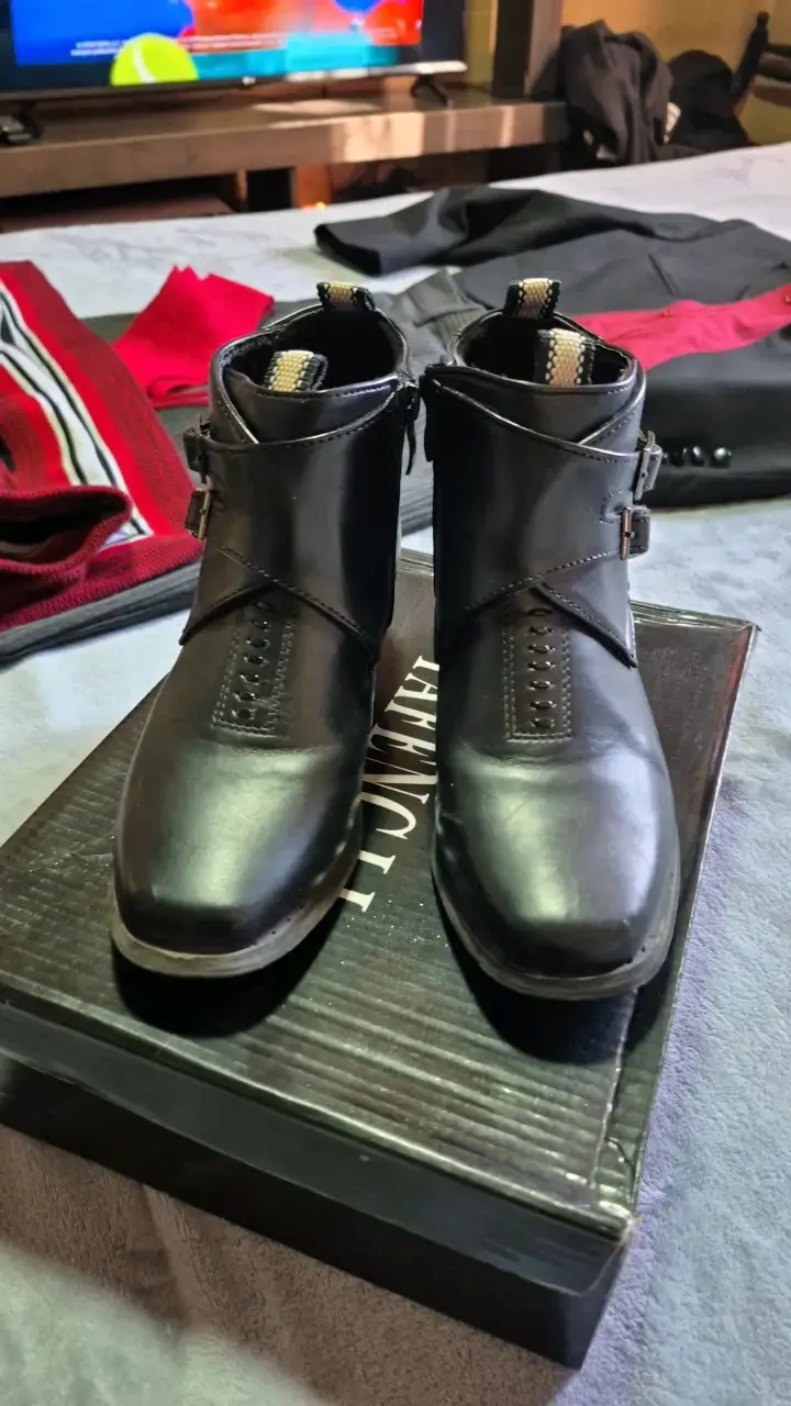 Conjunto de ropa tradicional chilena con botas - 4