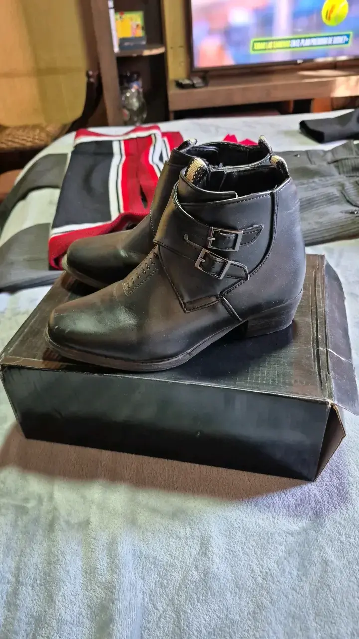 Conjunto de ropa tradicional chilena con botas - 5