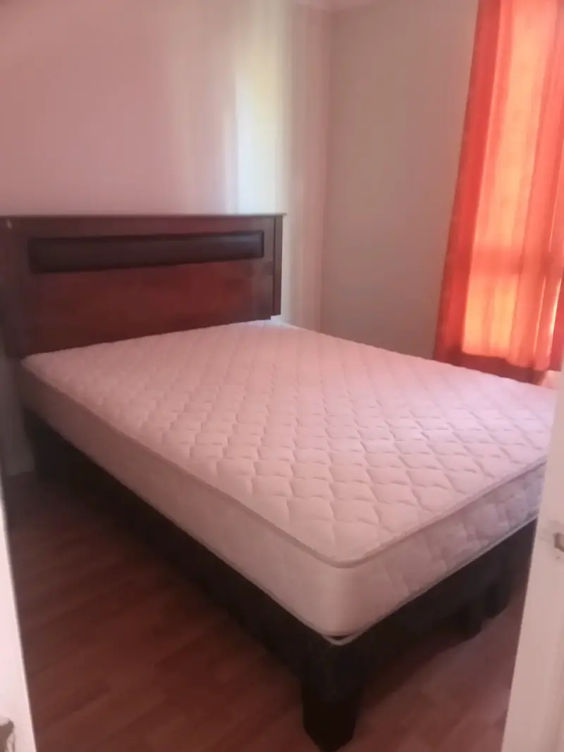 Cama 2 P con colchon y veladores - 3