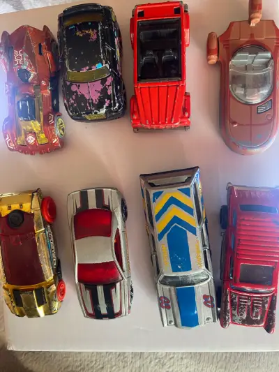 Lote de autos de juguete metálicos usados - miniatura 1