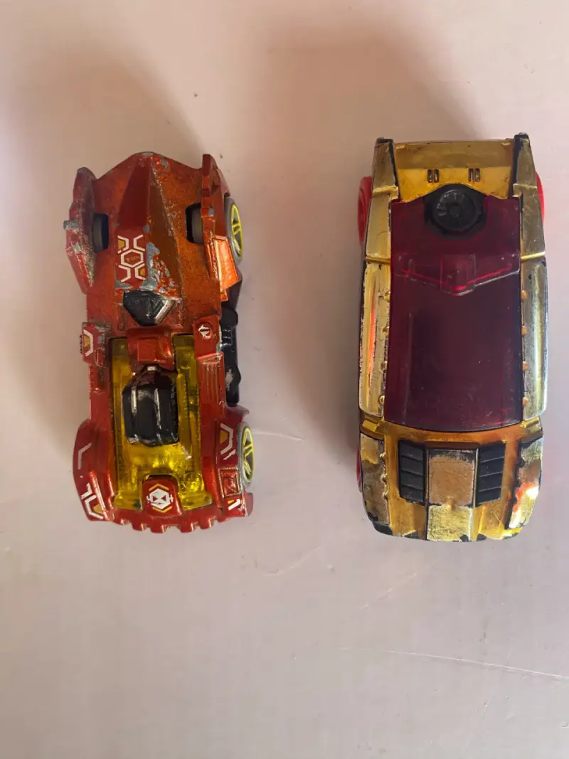 Lote de autos de juguete metálicos usados - 2