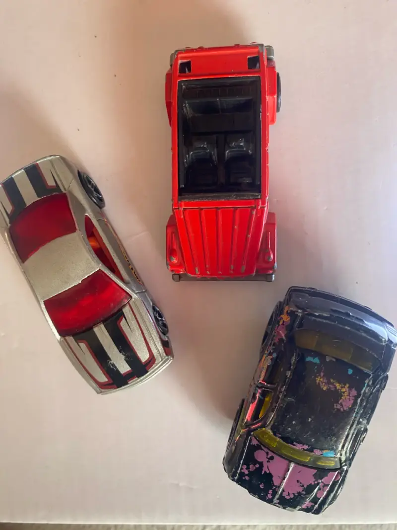 Lote de autos de juguete metálicos usados - 4