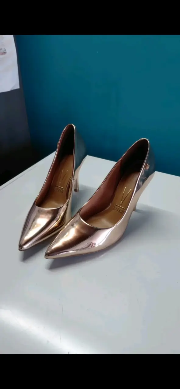 Zapatos de tacón dorados Vizzano elegantes - 1