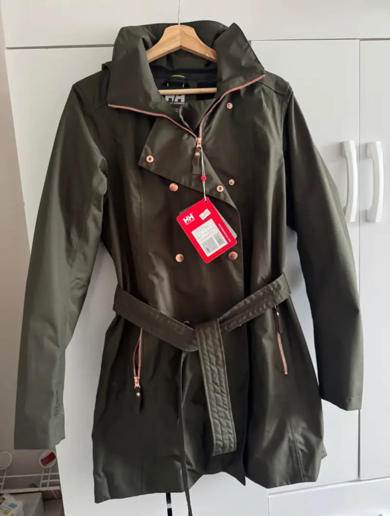 Casaca impermeable verde para mujer nuevo