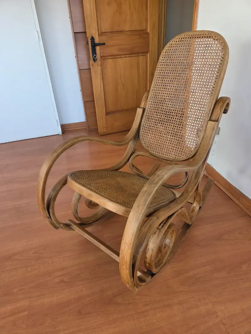 Silla mecedora de madera con junco estilo vintage - 3
