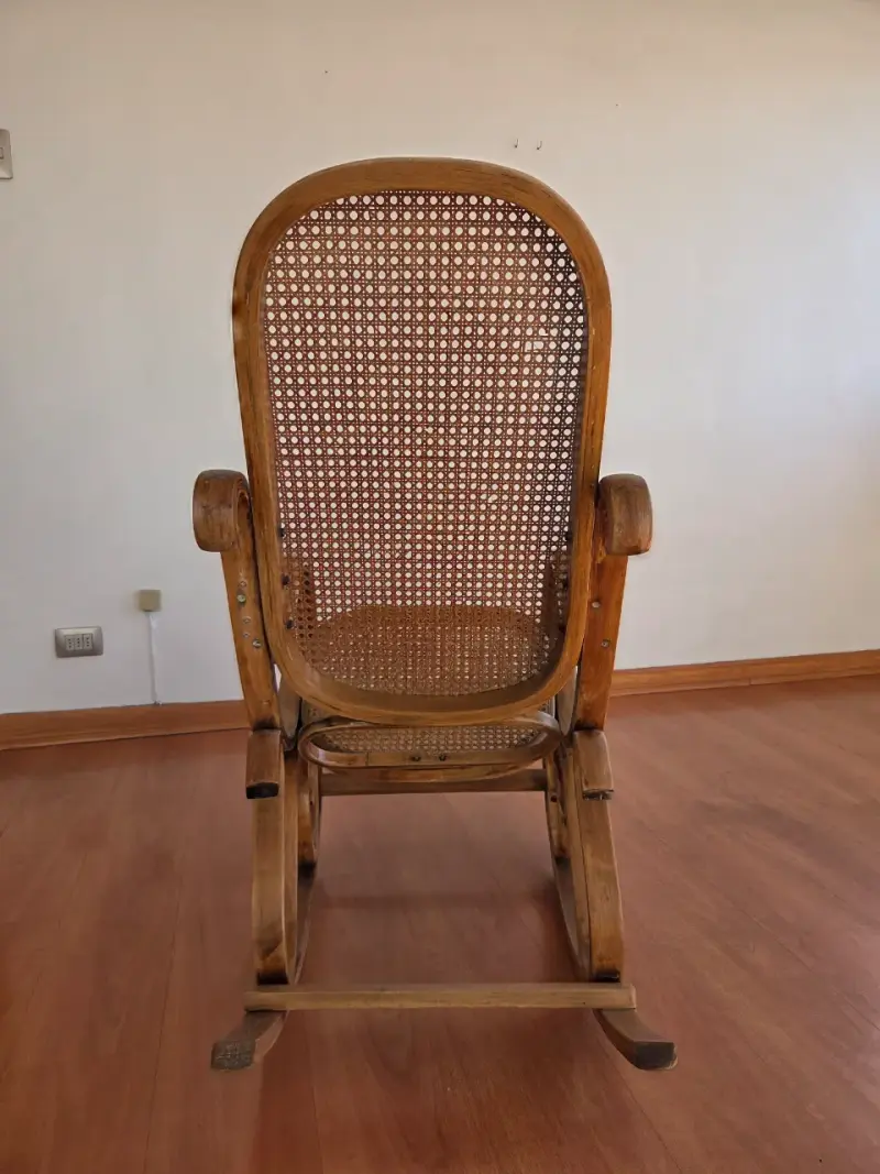 Silla mecedora de madera con junco estilo vintage - 4