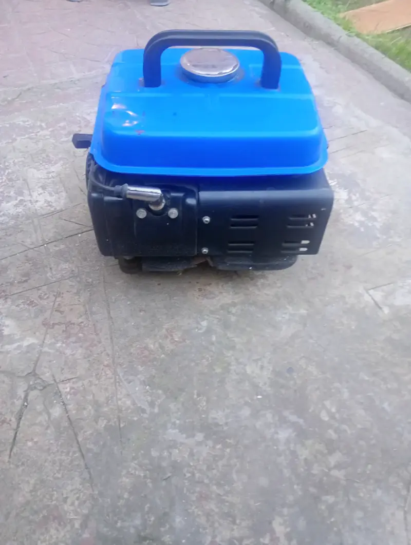 Generador portátil azul con manija - 3