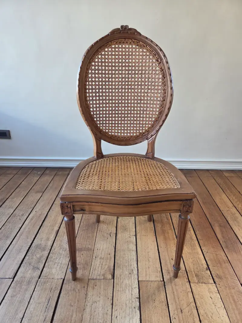 Juego de comedor redondo de vidrio con sillas de mimbre - 4