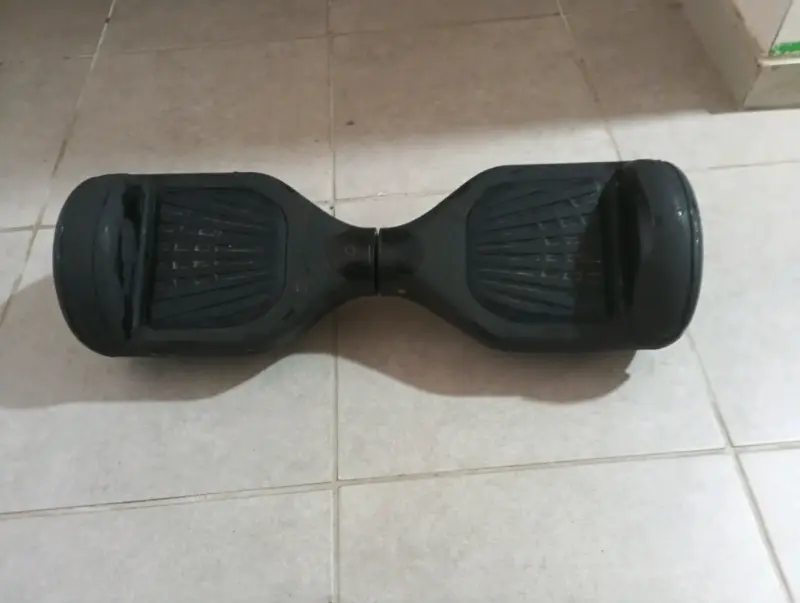Hoverboard eléctrico negro en buen estado