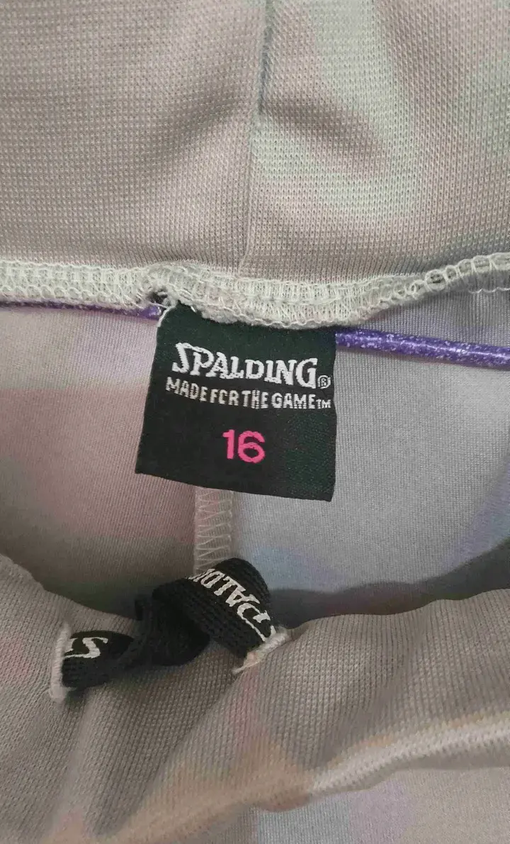 Pantalones deportivos grises con bolsillos - 2